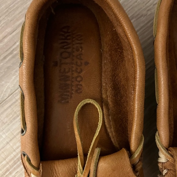 Minnetonka Moccasins Size 5 - Picture 2 of 7